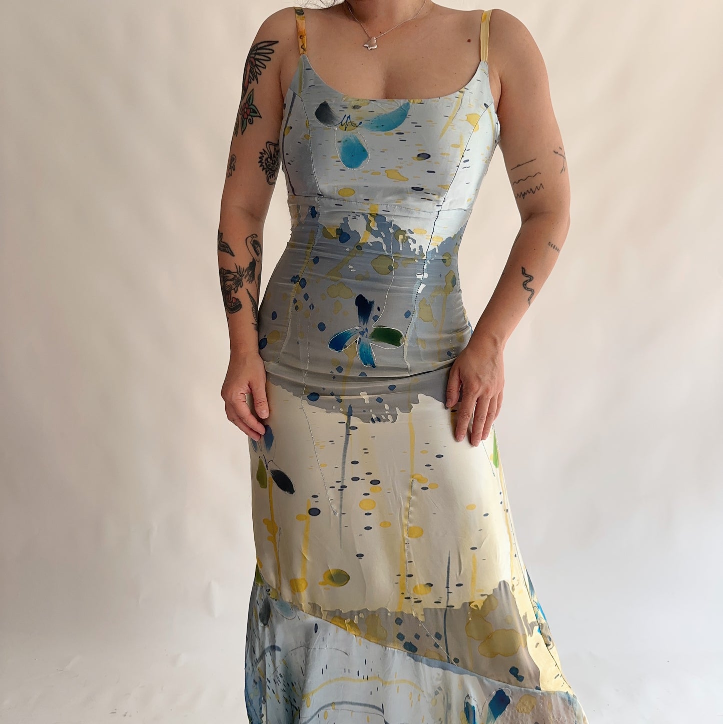 vestido y2k fabuloso assimétrico 100% seda (M-L)