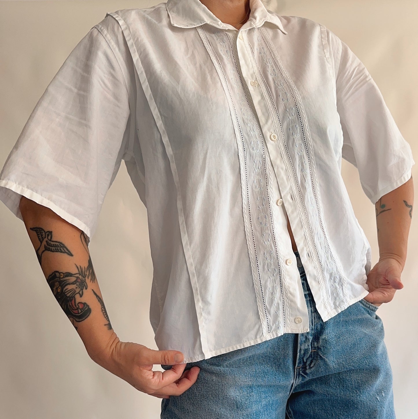 Camisa Vintage com bordados (M)