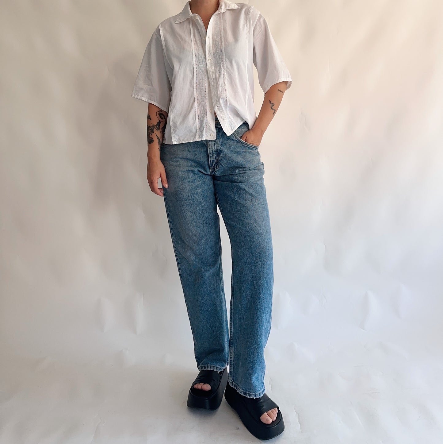 Camisa Vintage com bordados (M)