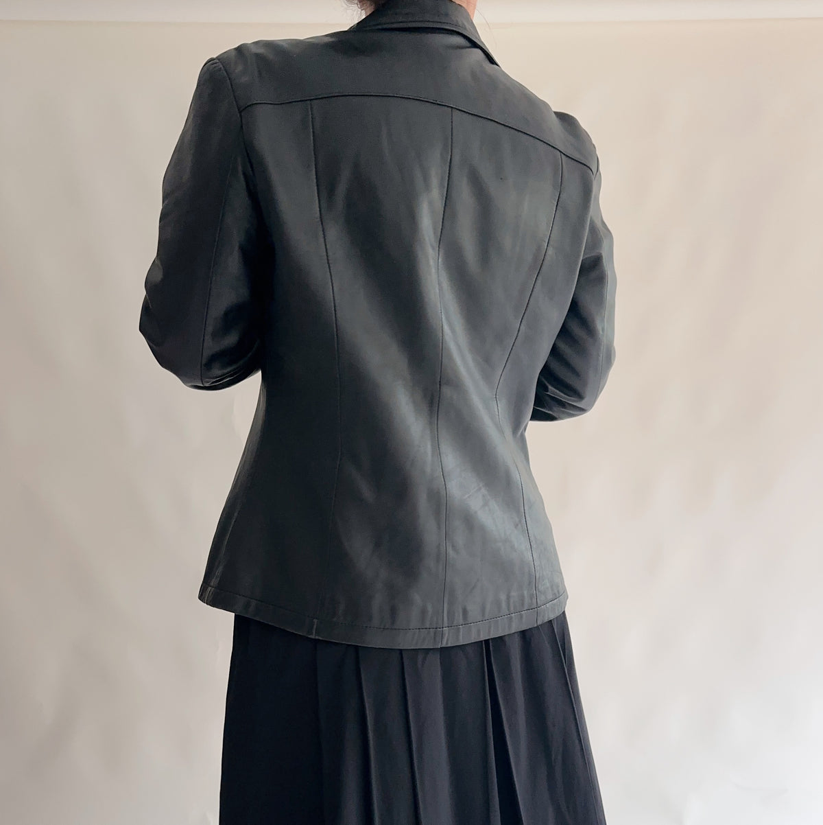 casaco minimal vintage de pele 90s (L)