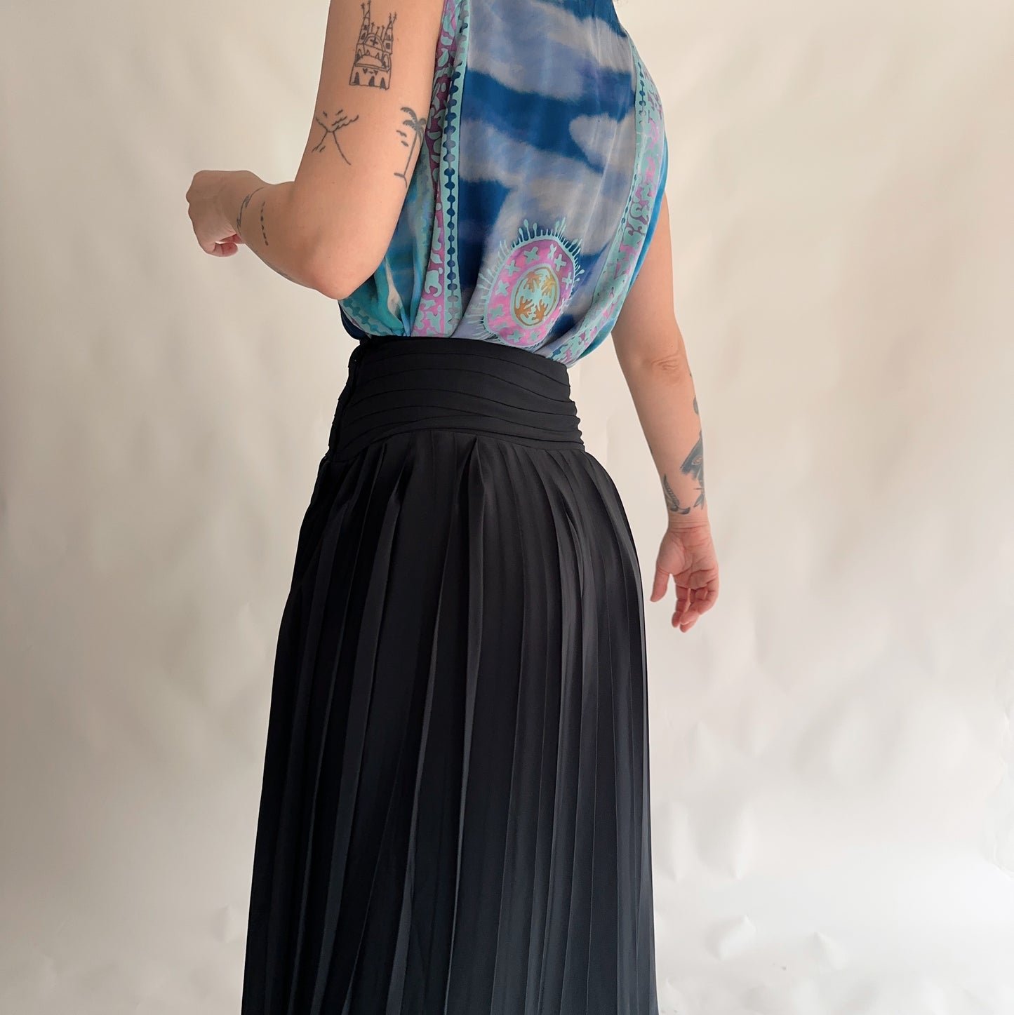 Black Vintage Skirt (S)