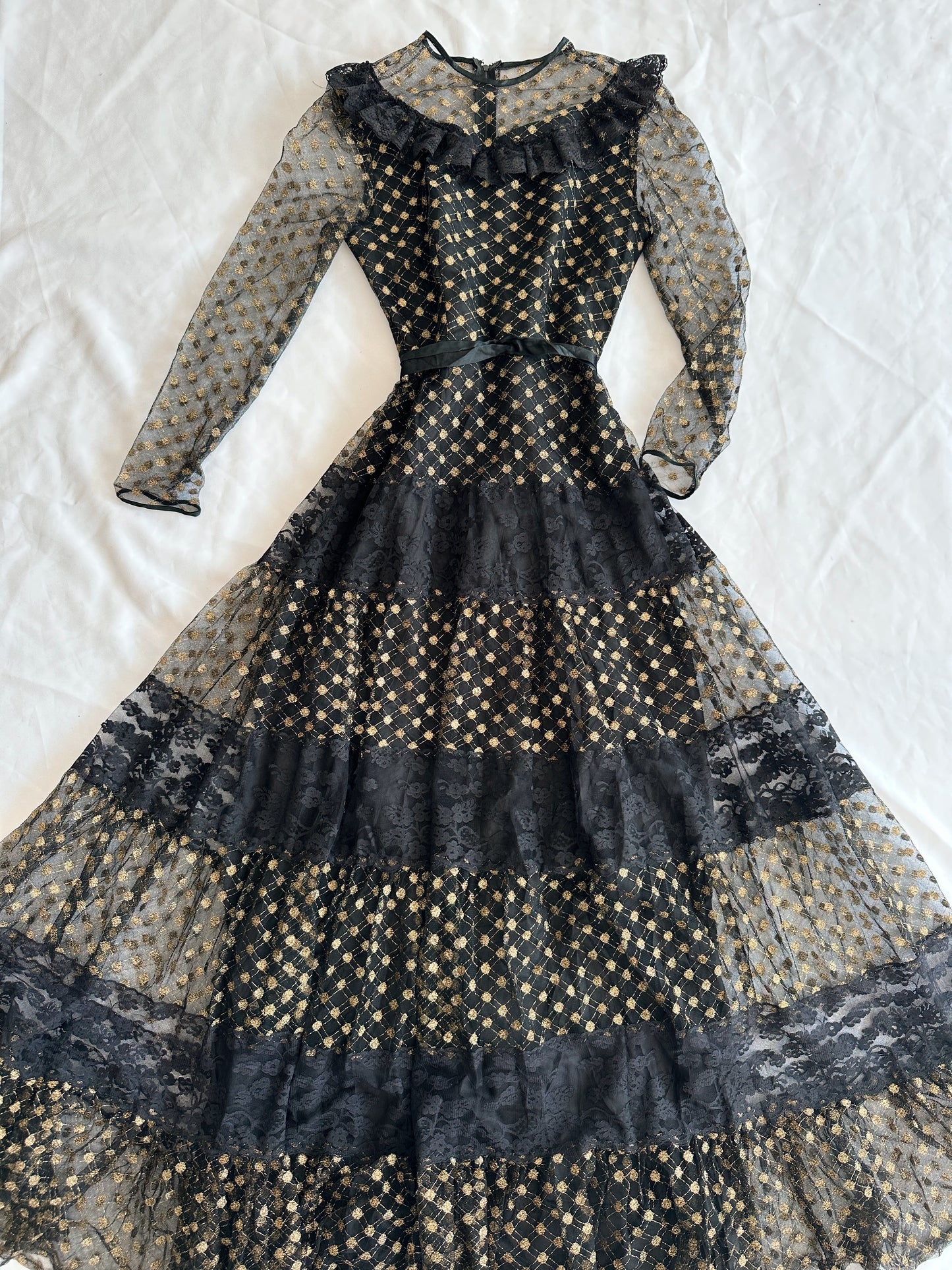 Vintage Lace Maxi Dress (SM)