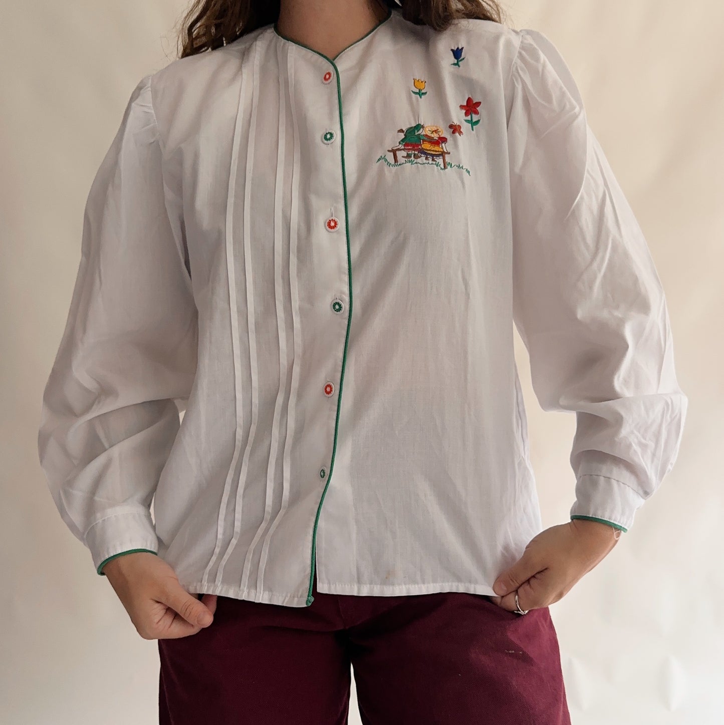 Camisa Vintage com bordados (M)