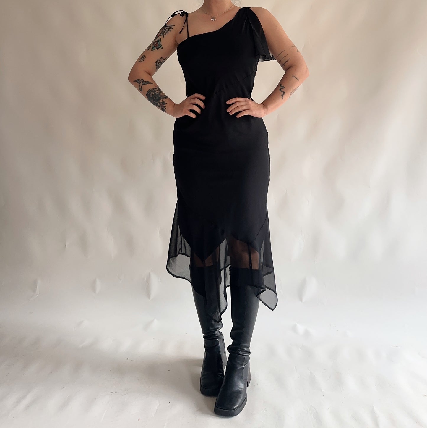 vestido assimetrico y2k (M-L)