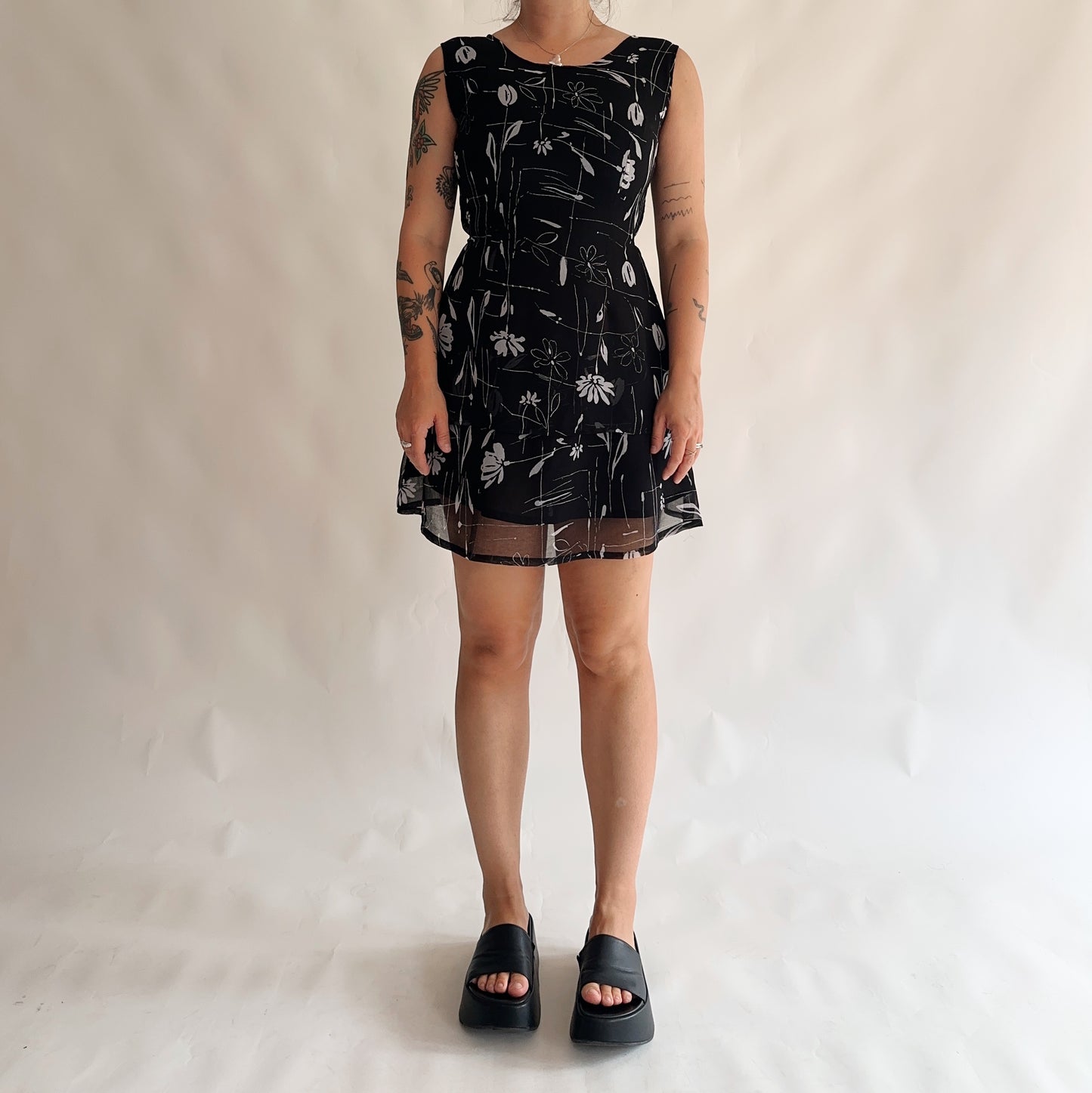 vestido vintage 90s curto (M)