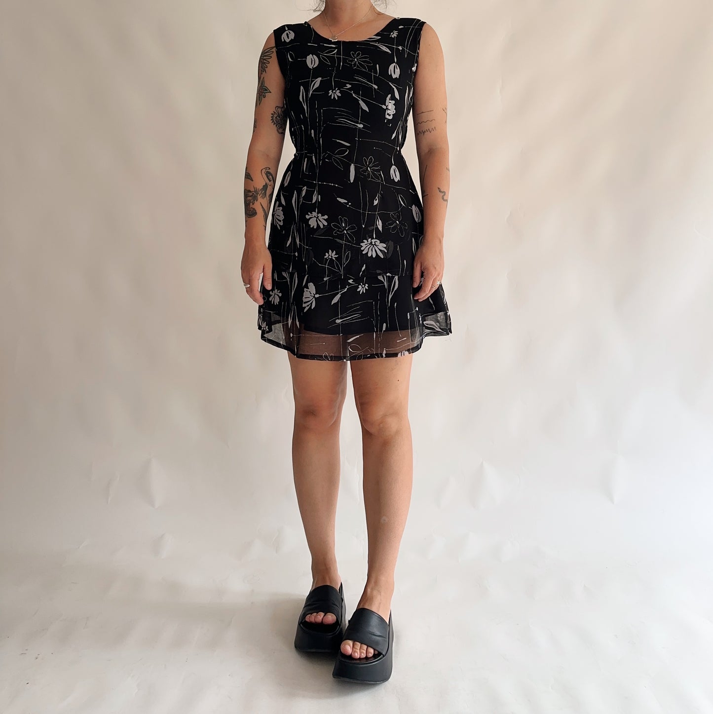 vestido vintage 90s curto (M)