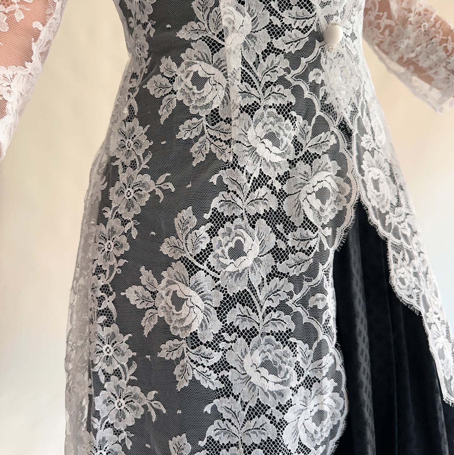 Vestido/Sobreposição rendado vintage (M)