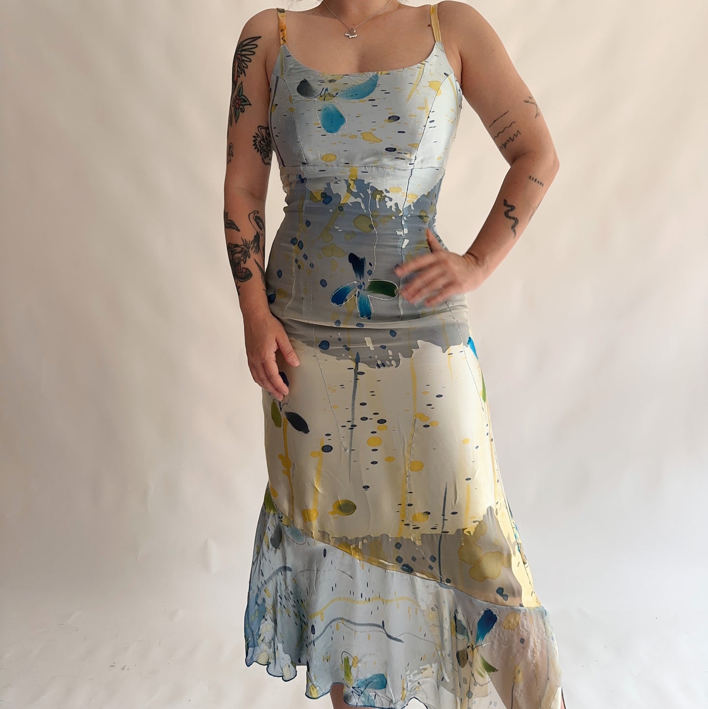 vestido y2k fabuloso assimétrico 100% seda (M-L)