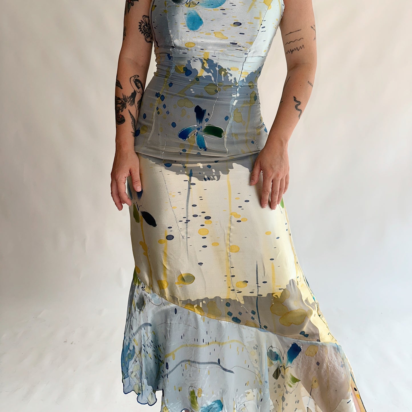 vestido y2k fabuloso assimétrico 100% seda (M-L)