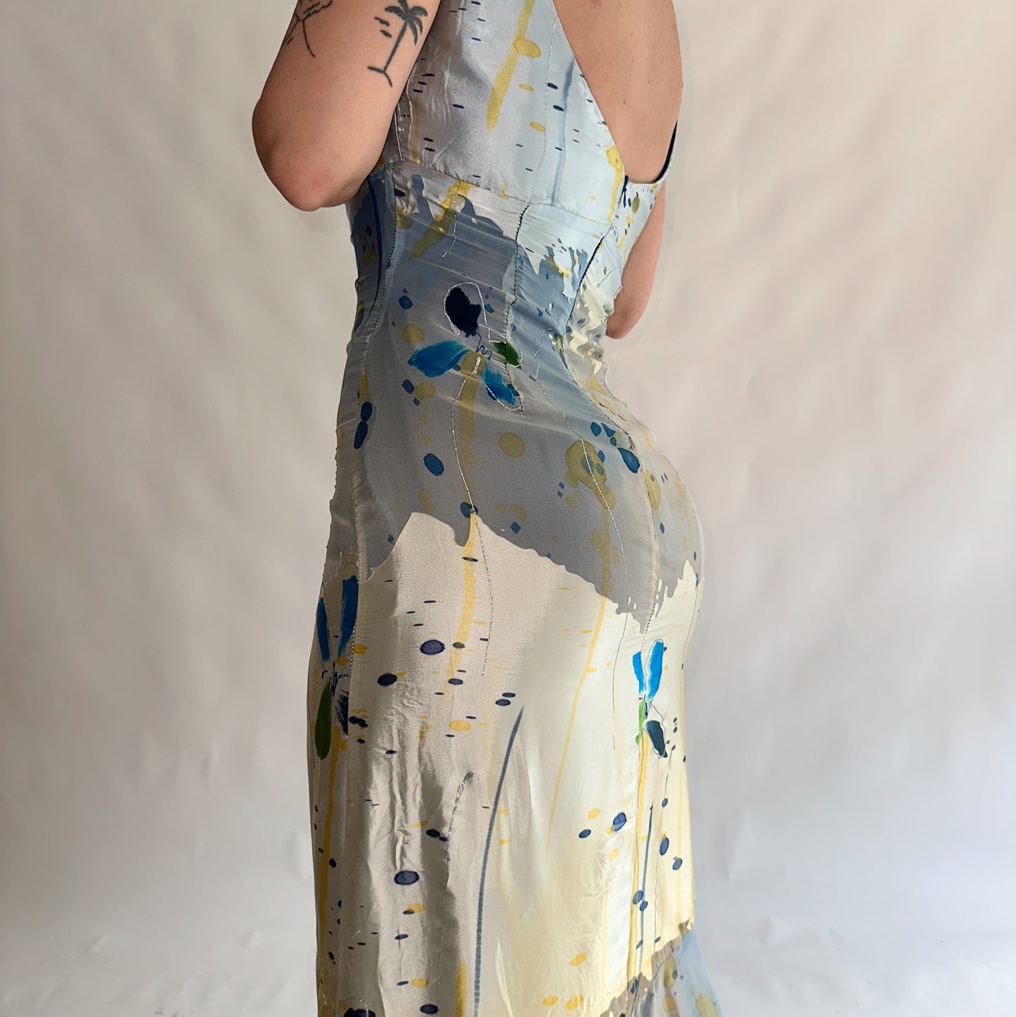 vestido y2k fabuloso assimétrico 100% seda (M-L)