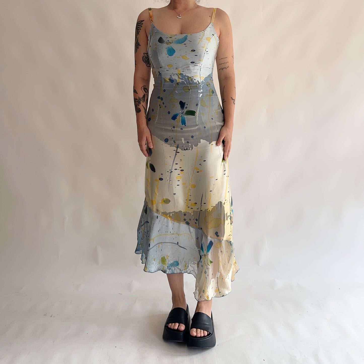 vestido y2k fabuloso assimétrico 100% seda (M-L)