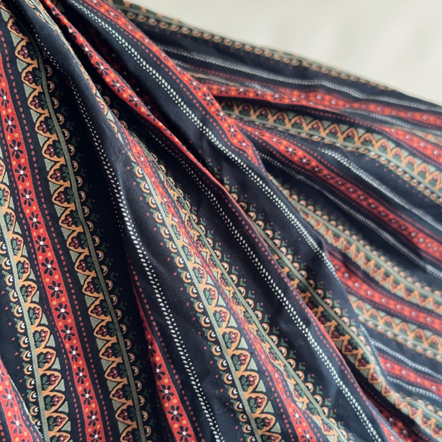 Saia vintage austríaca (L)