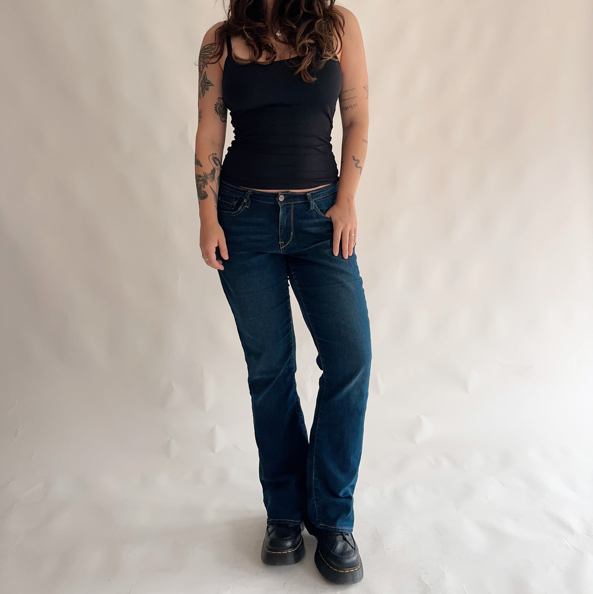 calças LEVIS cintura baixa bootcut curvy (42 ou W32 L32)