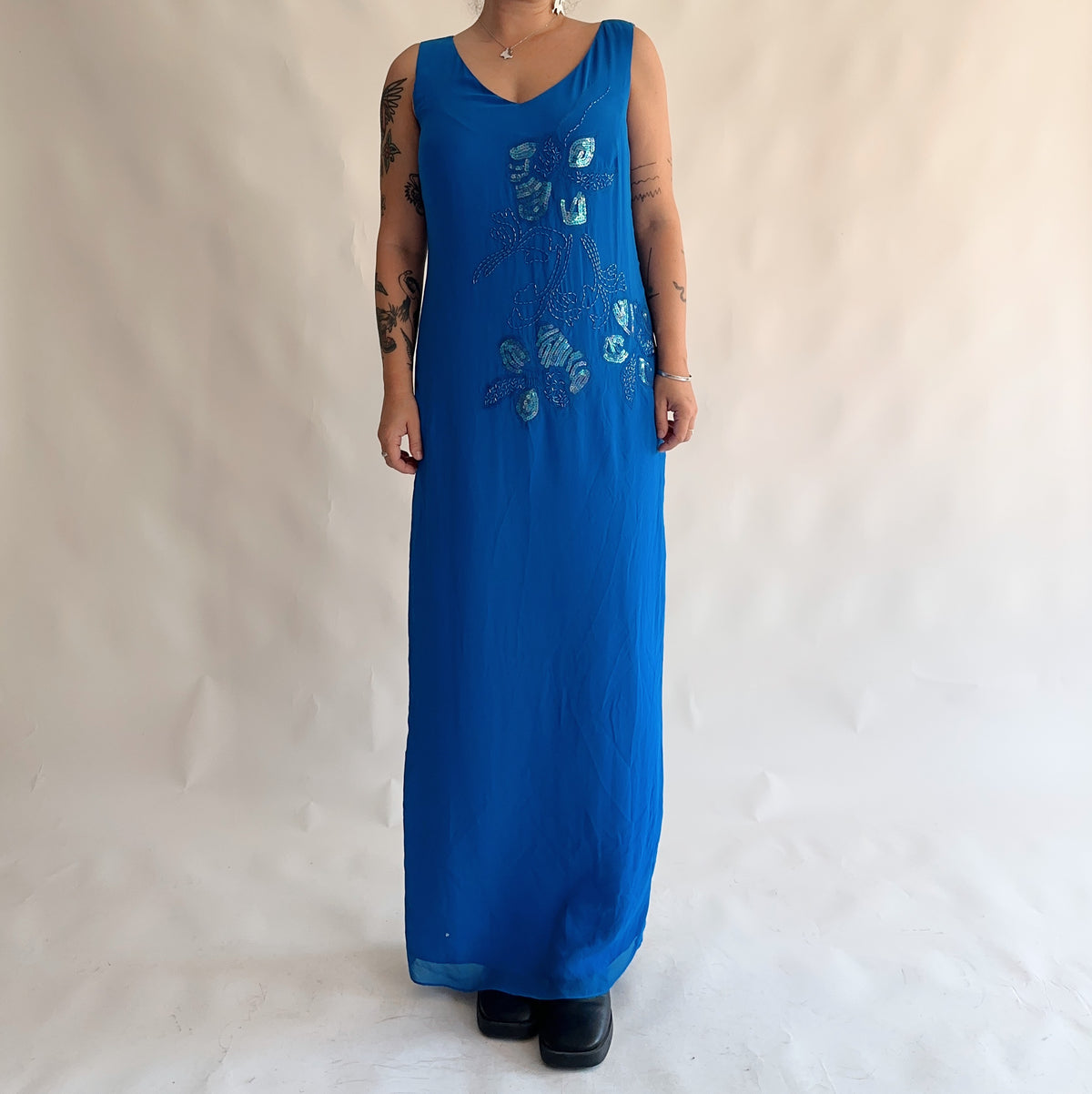 vestido vintage maxi y2k com bordados (L)