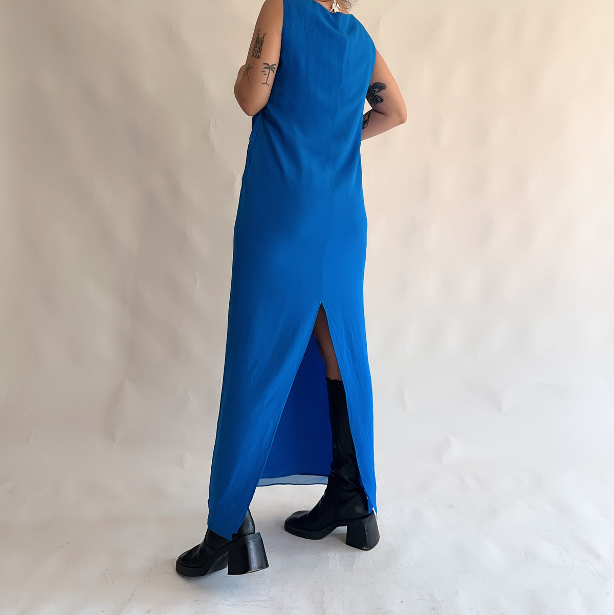 vestido vintage maxi y2k com bordados (L)
