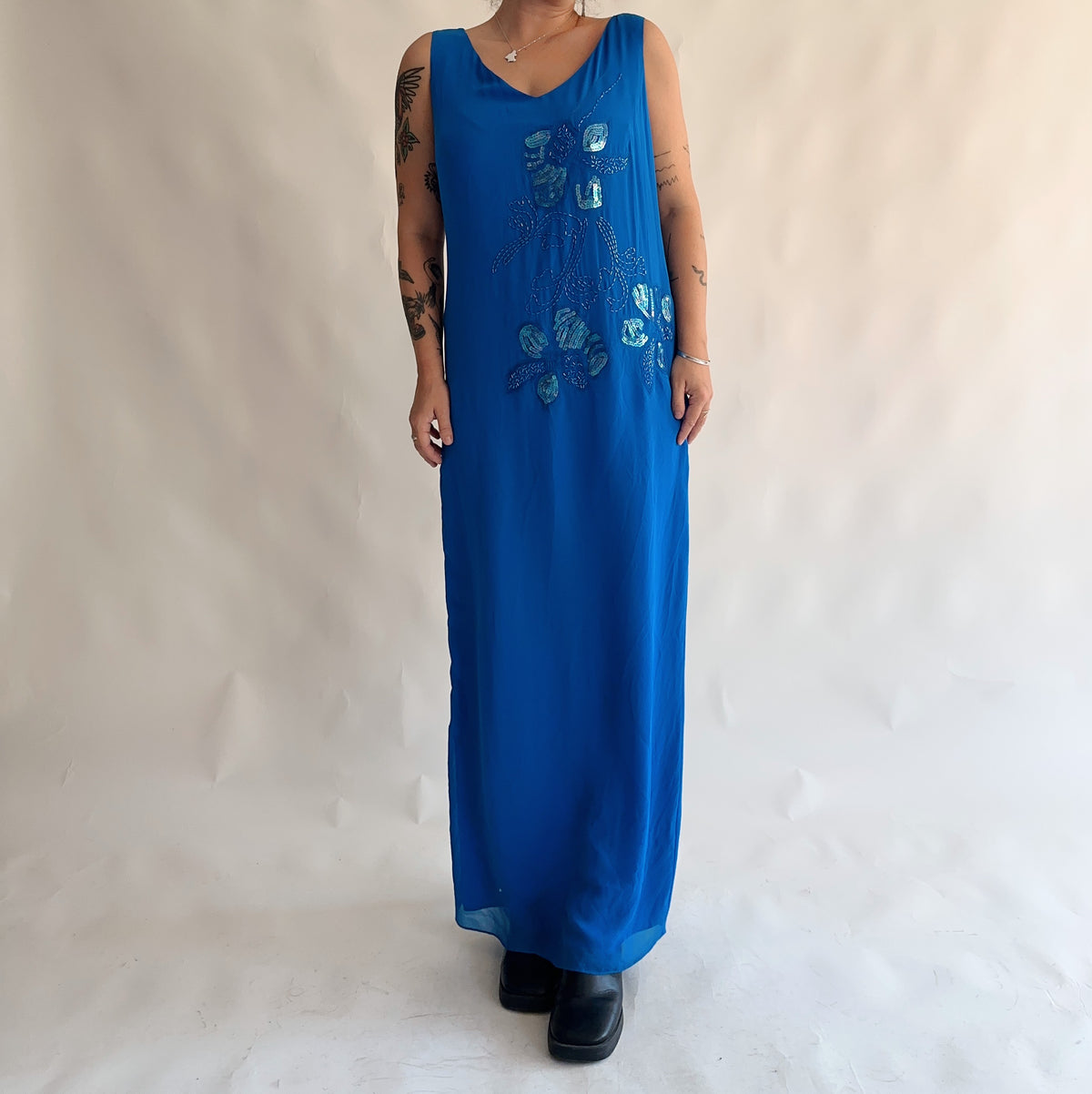 vestido vintage maxi y2k com bordados (L)