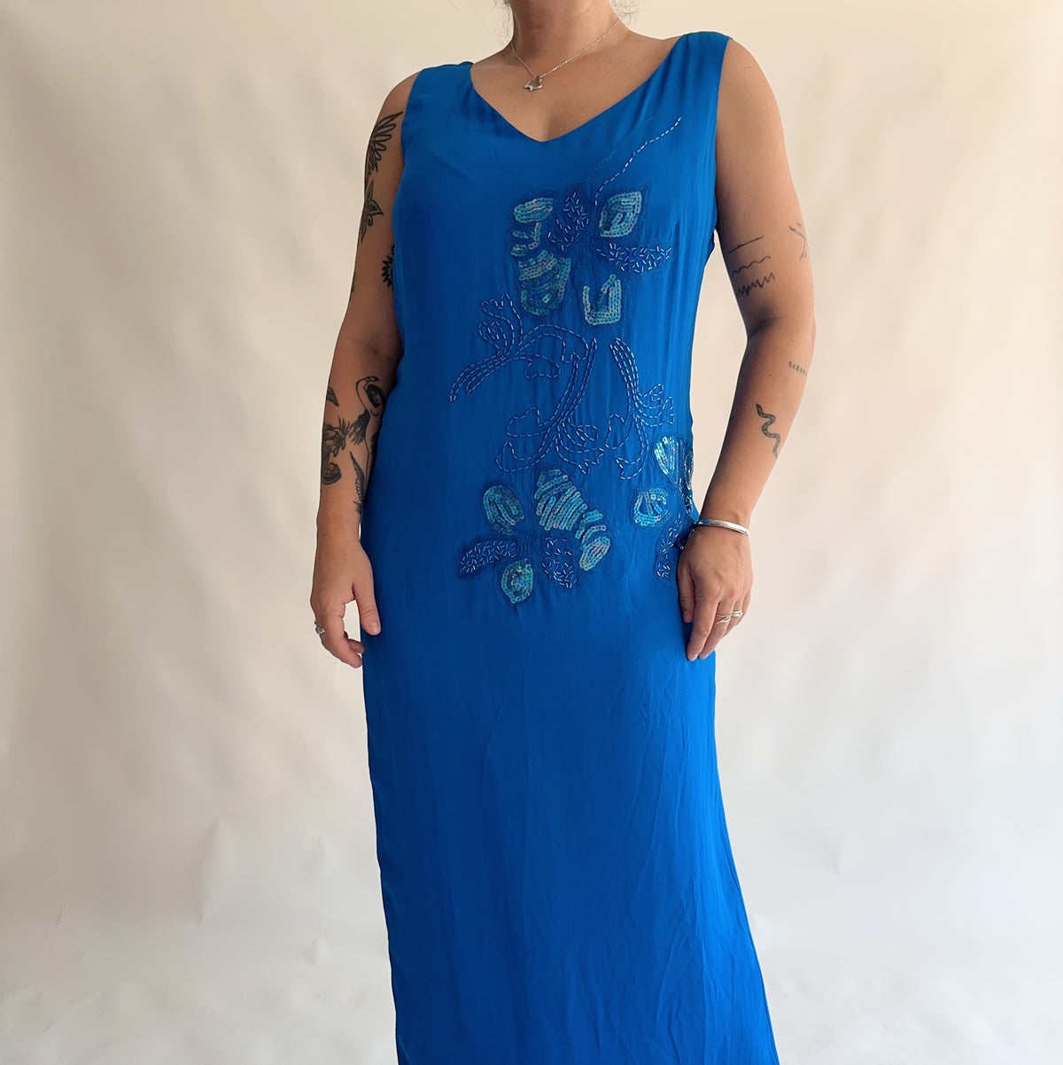 vestido vintage maxi y2k com bordados (L)