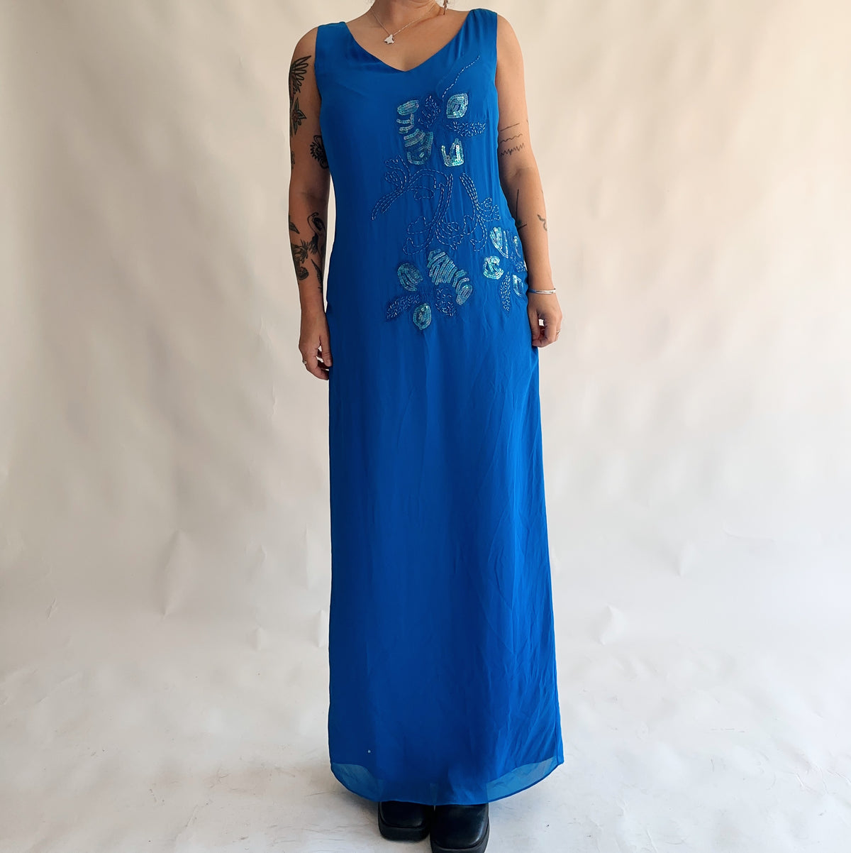 vestido vintage maxi y2k com bordados (L)