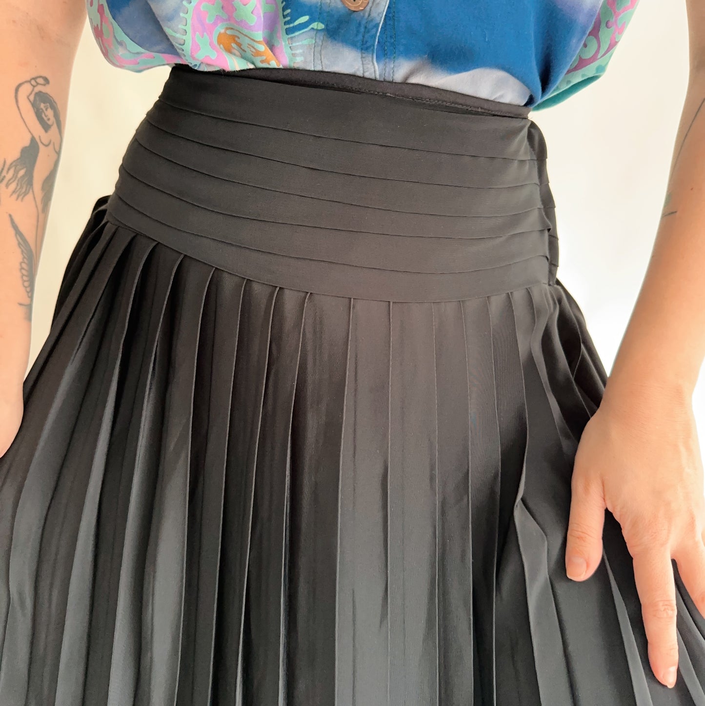 Black Vintage Skirt (S)