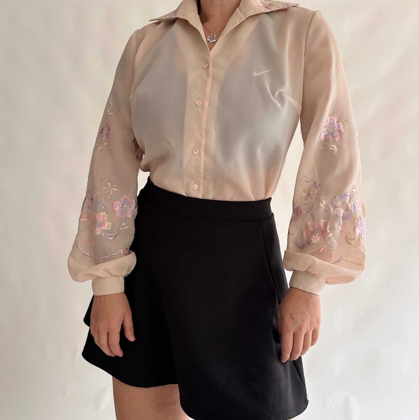 camisa vintage com bordados (ML)