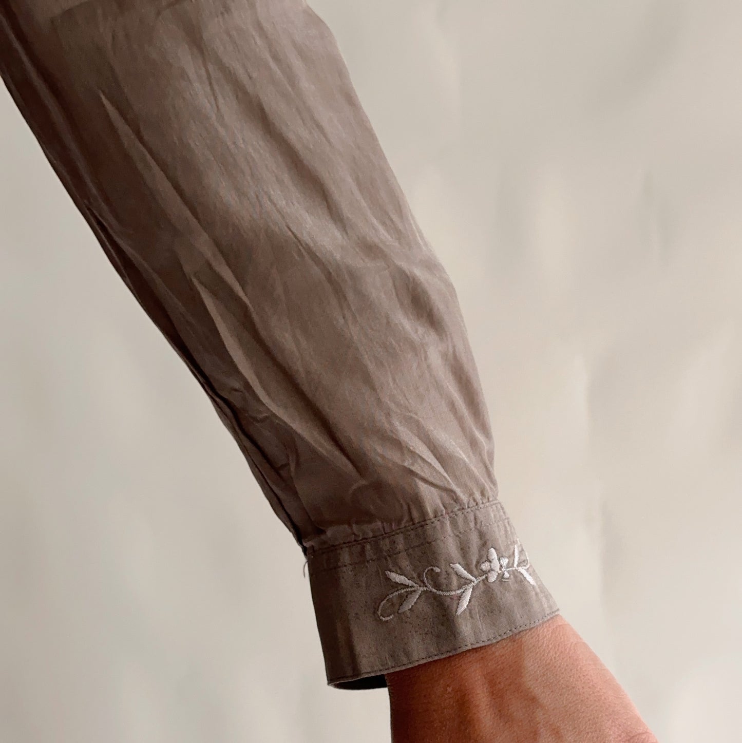 Camisa Vintage 100% seda com bordados (S-M)