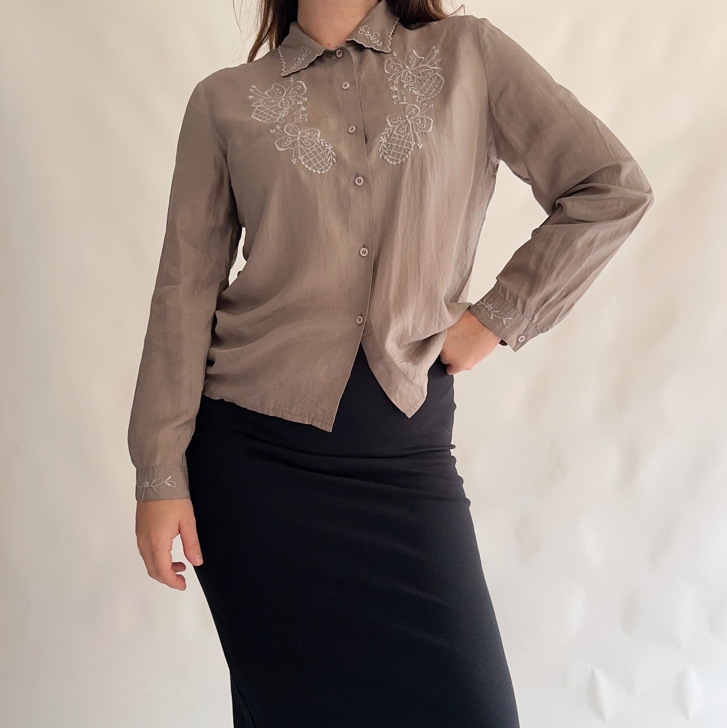 Camisa Vintage 100% seda com bordados (S-M)