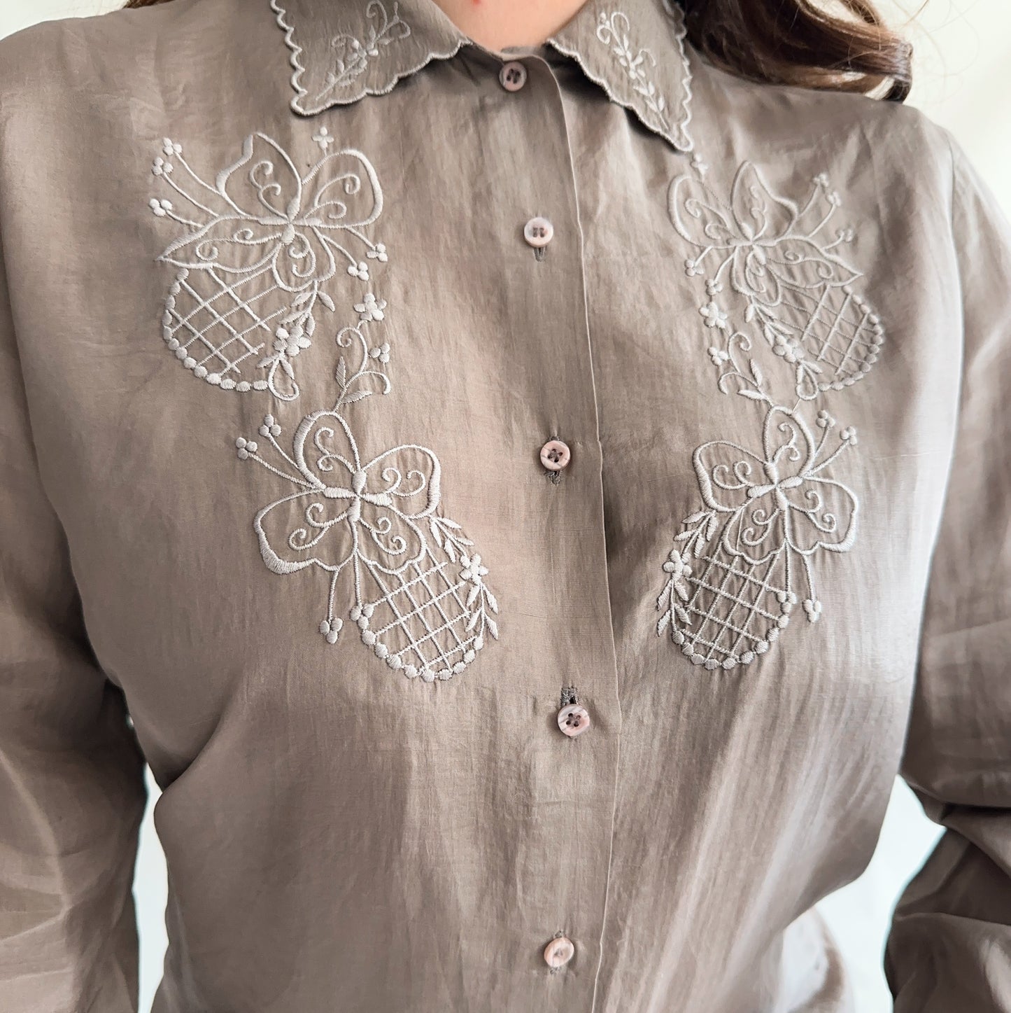 Camisa Vintage 100% seda com bordados (S-M)