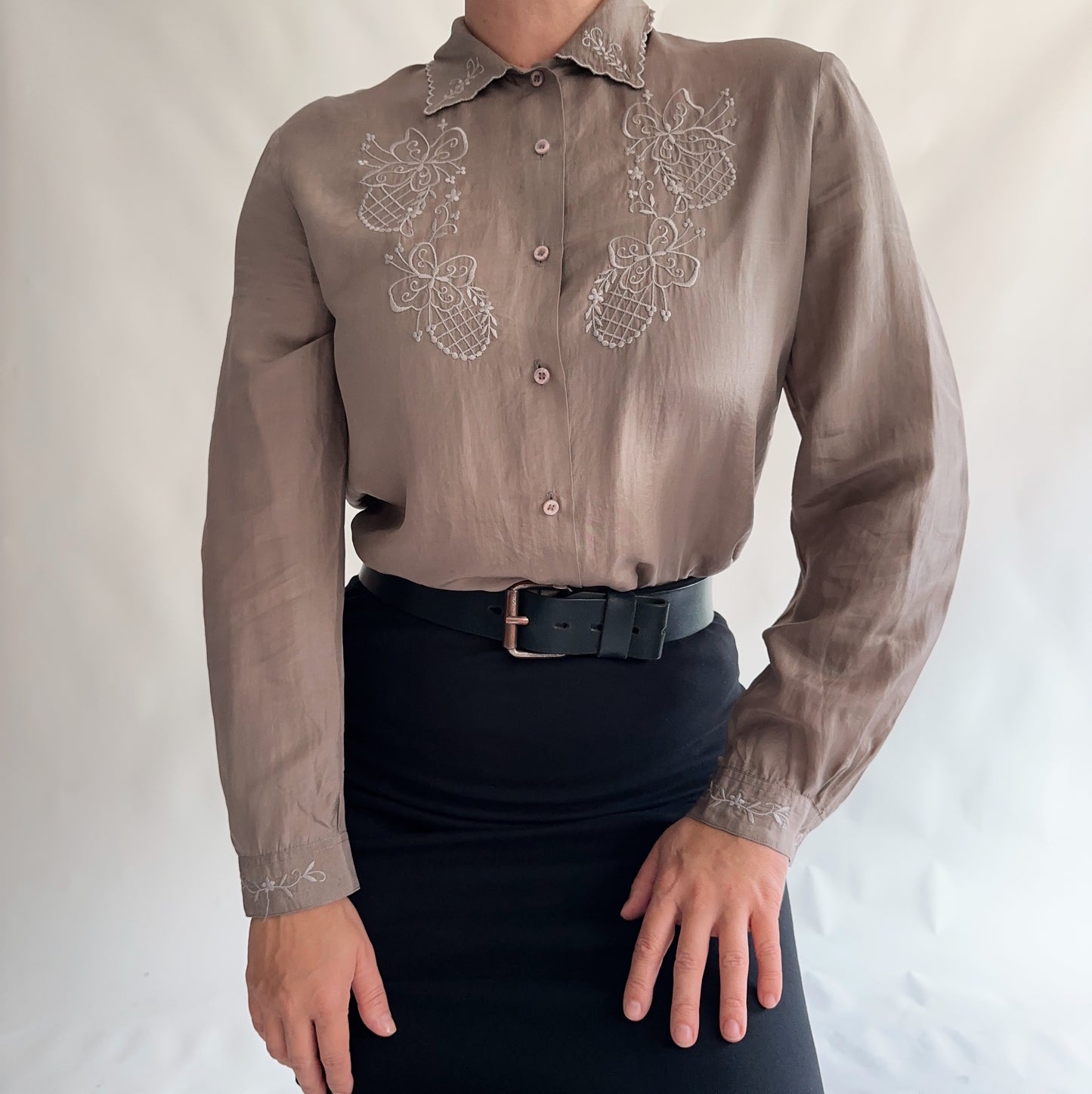 Camisa Vintage 100% seda com bordados (S-M)