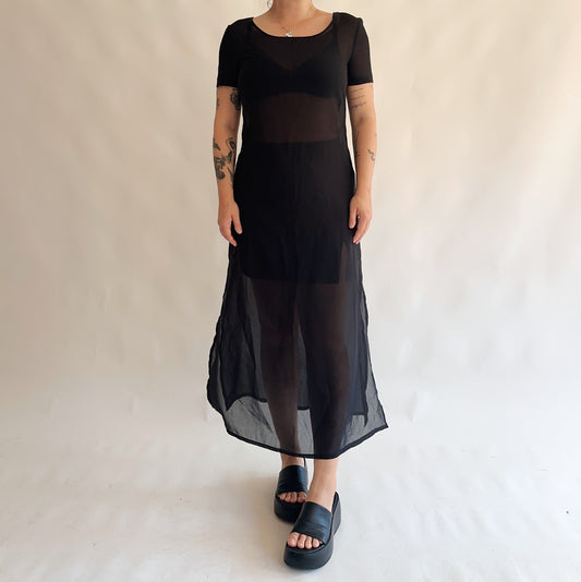 vestido vintage minimalista com transparência