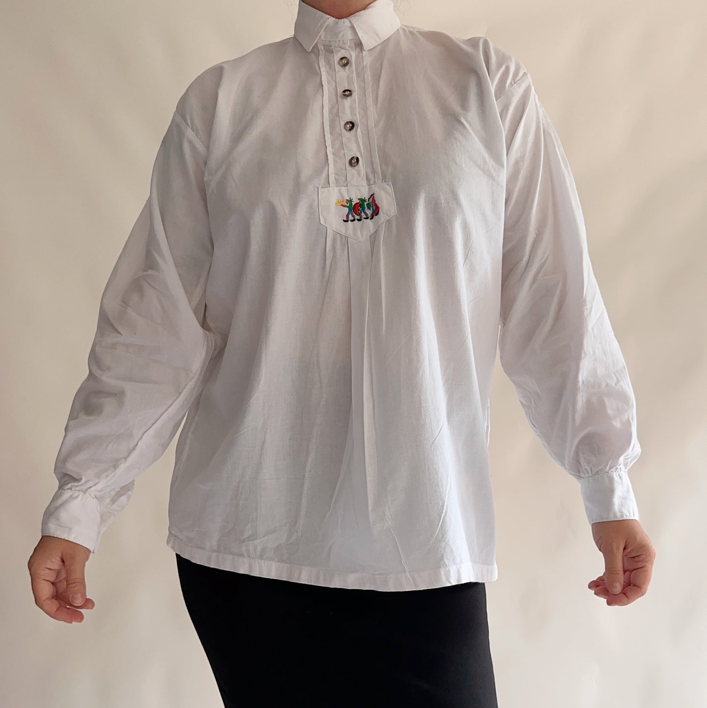 Camisa Vintage Romântica com bordados (M)