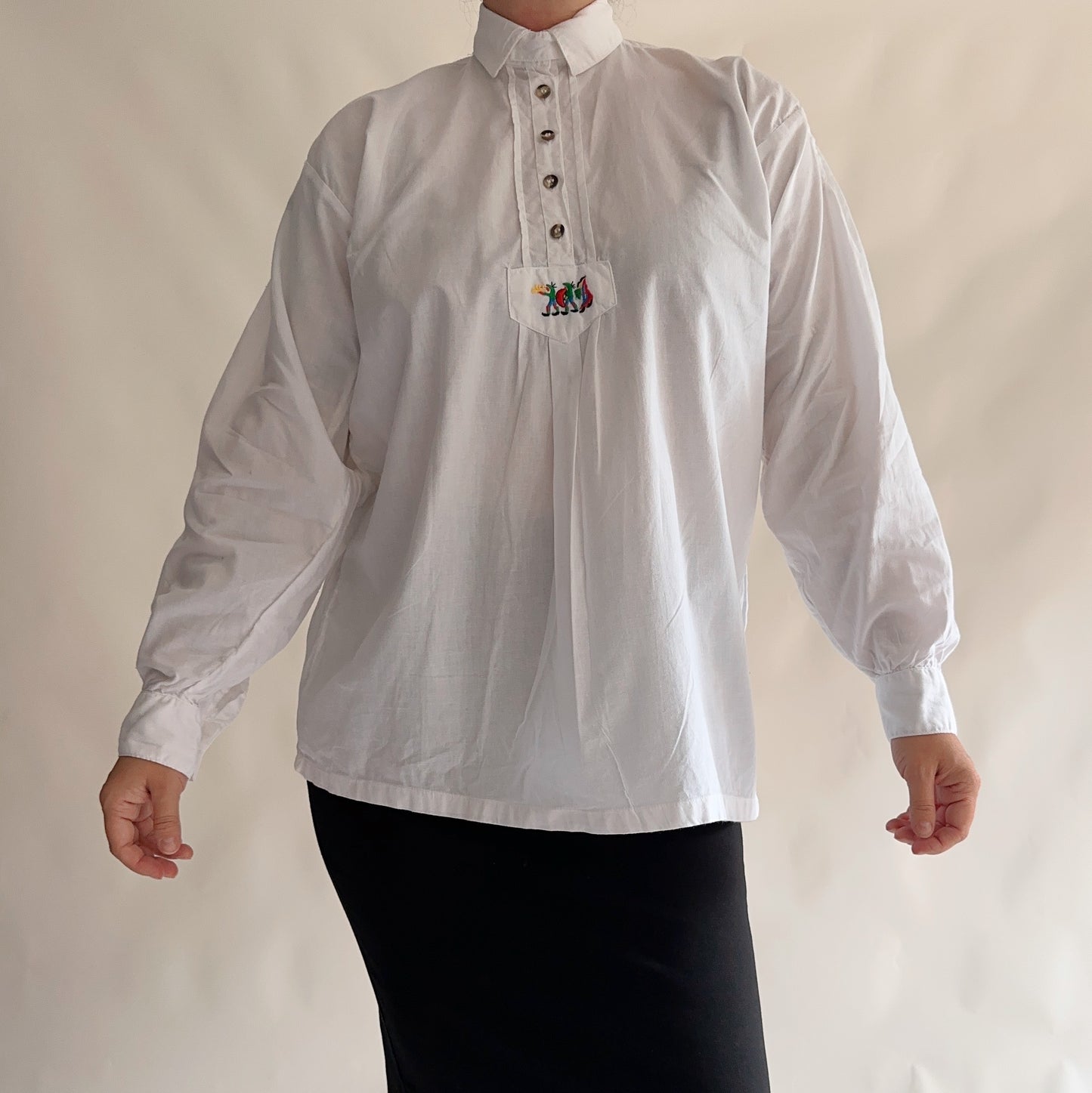 Camisa Vintage Romântica com bordados (M)