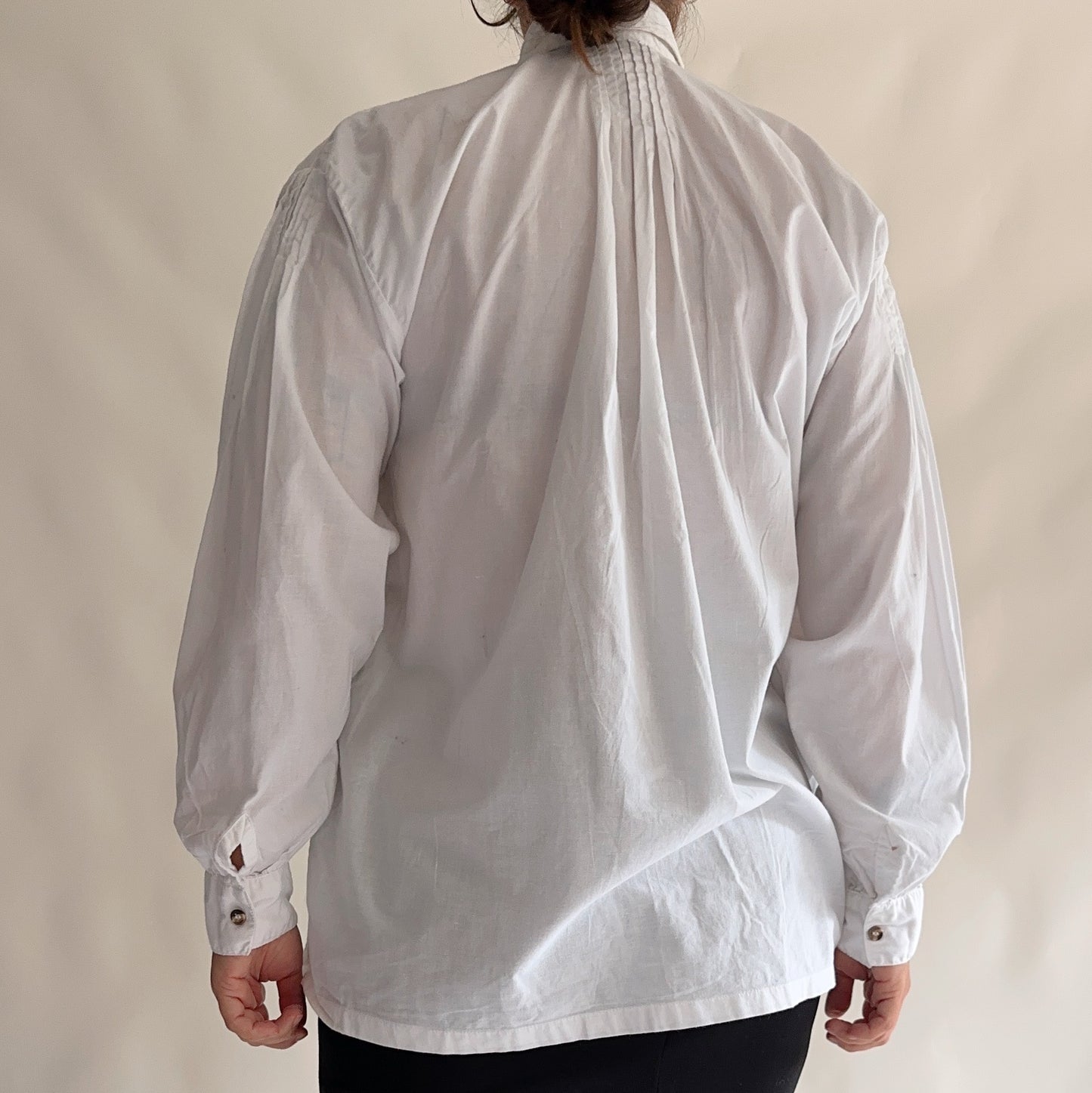 Camisa Vintage Romântica com bordados (M)