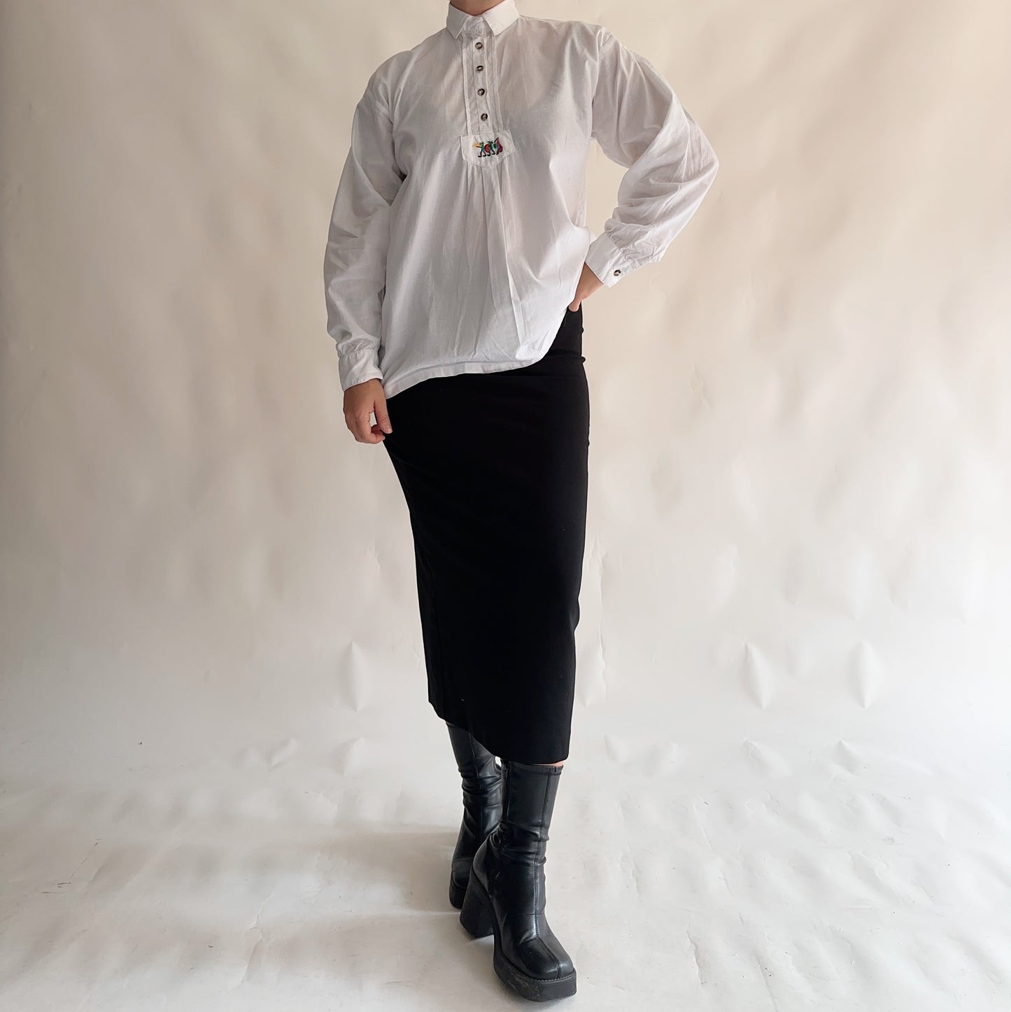 Camisa Vintage Romântica com bordados (M)