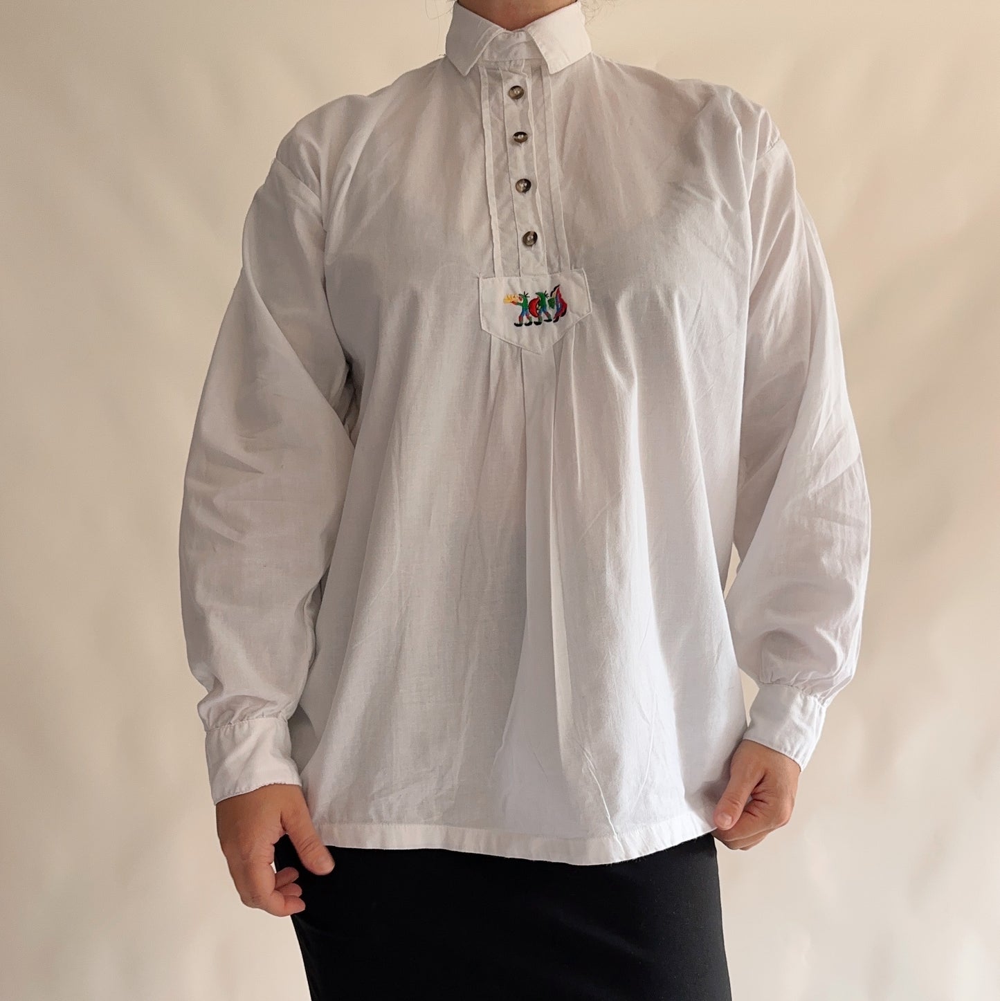 Camisa Vintage Romântica com bordados (M)