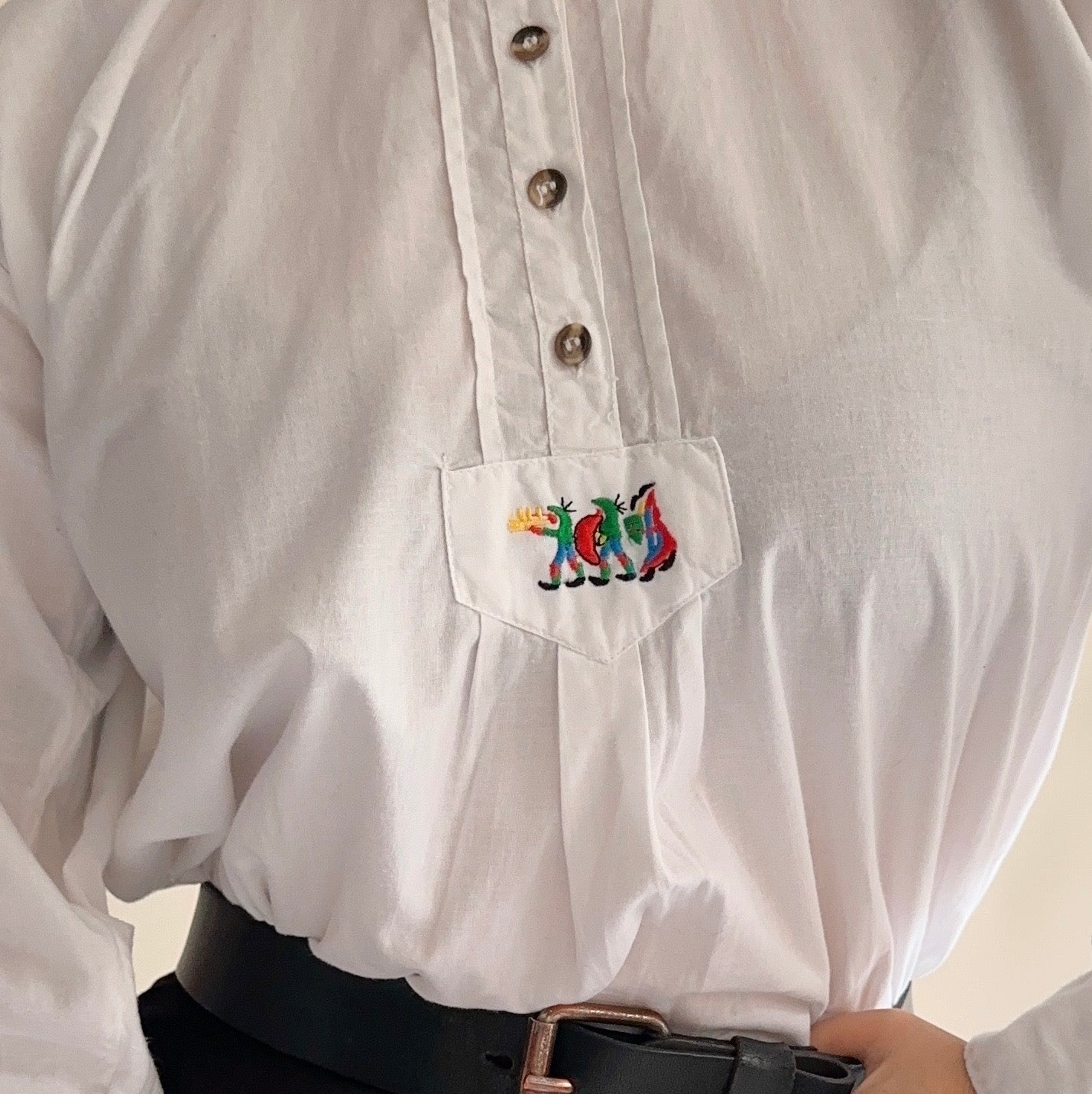 Camisa Vintage Romântica com bordados (M)